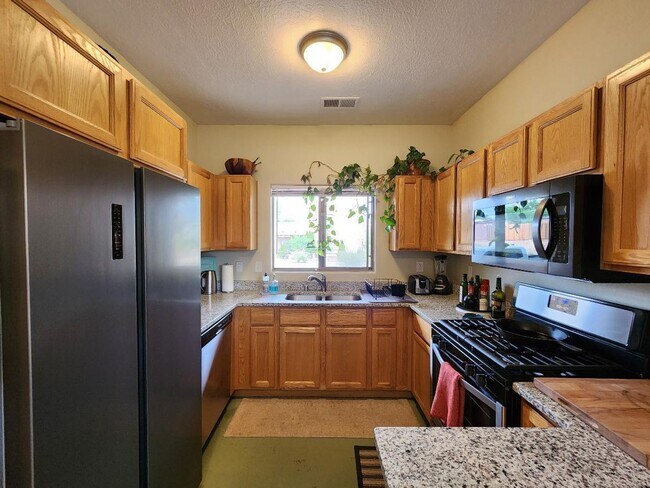 Foto del edificio - 4028 Paseo del Sol