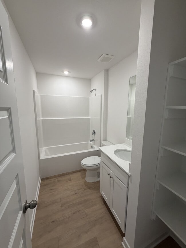 Building Photo - 562 Arizona St