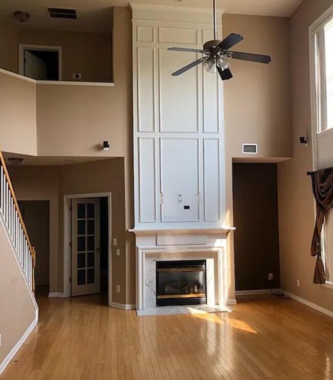Foto del edificio - Coming Soon! 4 BR/2.5BA | 2,600+sqft Single Family Home | Grand Living Area w/ Fireplace
