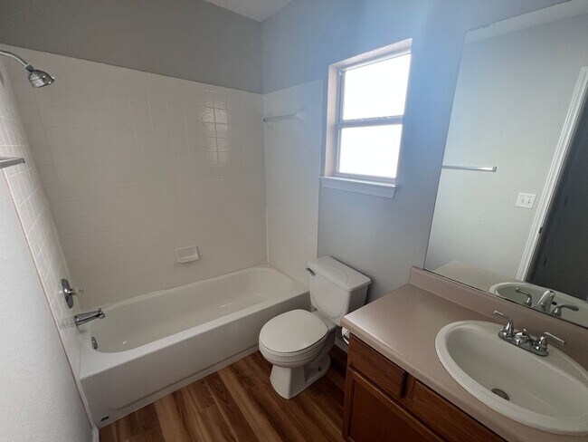 Building Photo - Georgetown 2 Bedroom 2 Bath