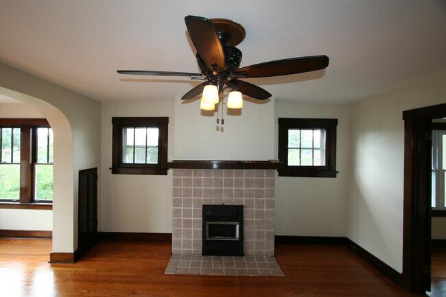 Living Room - 42 Fremont S Ave