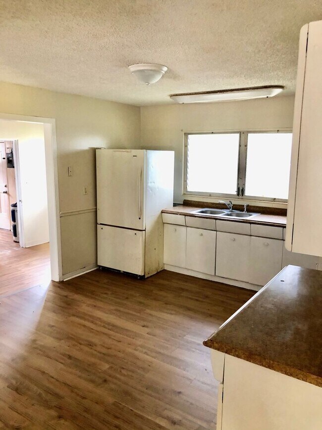 Building Photo - Beautiful 5BR/1BA Zephyrhills Home w/Brand...