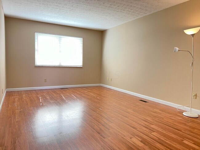 Building Photo - 785 Pointview Dr