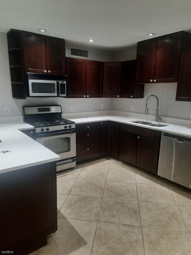 Building Photo - 3 br, 2 bath House - 7305 East Wilshire Drive