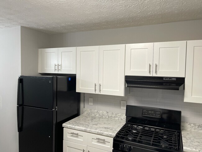 Updated Kitchen - 810 Bellemeade Way SW