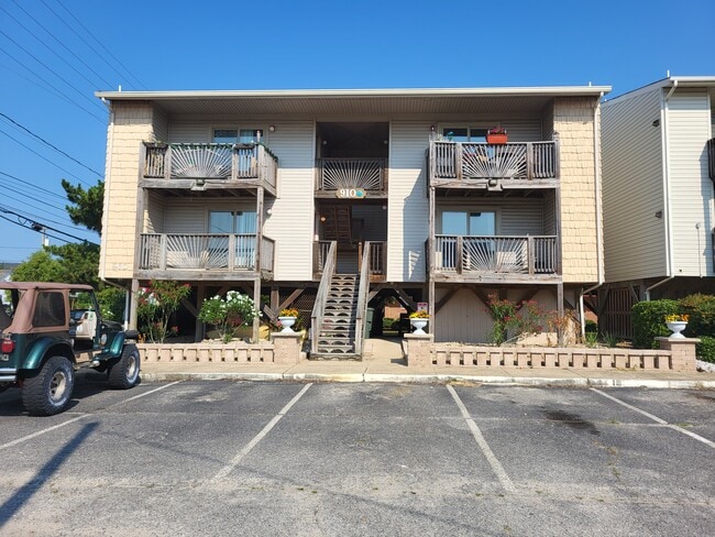 Building Photo - 910 W Ocean View Ave