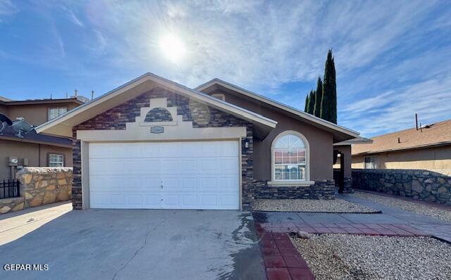 Foto principal - 12060 Braveheart Ave