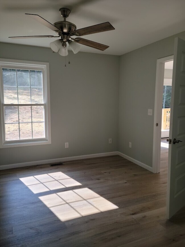 Foto del edificio - 619 Siever Rd