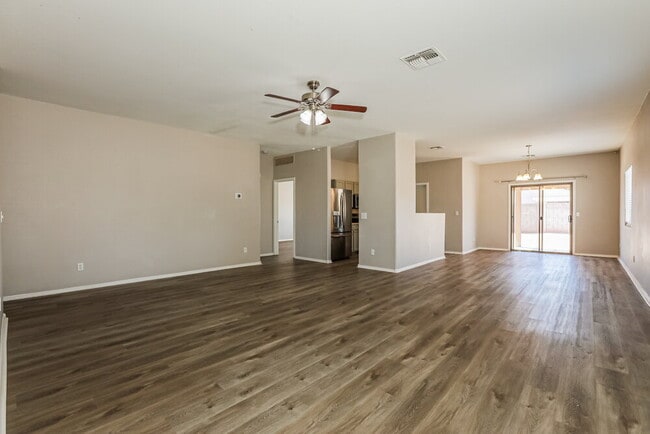 Building Photo - 1733 E Silversmith Trail