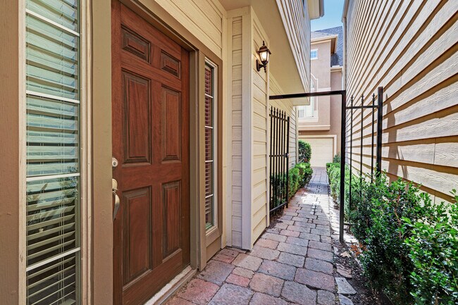 Front Door - 3542 Cline St