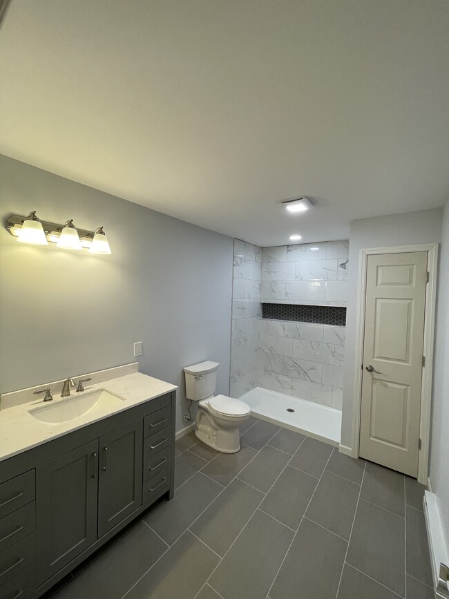 Building Photo - 204 2nd St