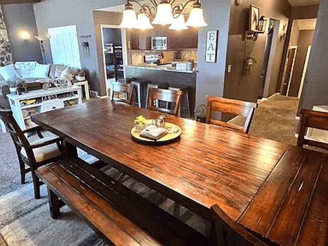 Building Photo - Spacious 4-Bed Westside Home