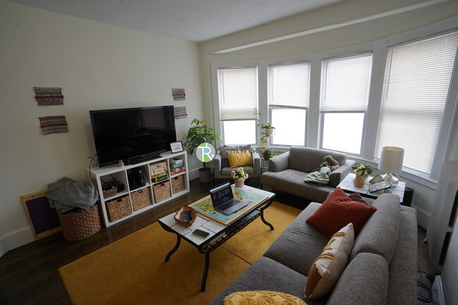 Building Photo - 2 Walnut Terrace