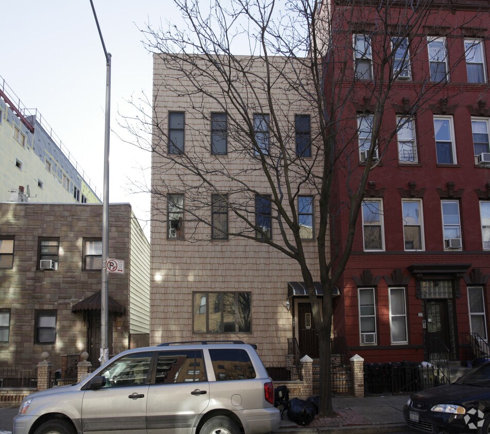 Building Photo - 182 India St