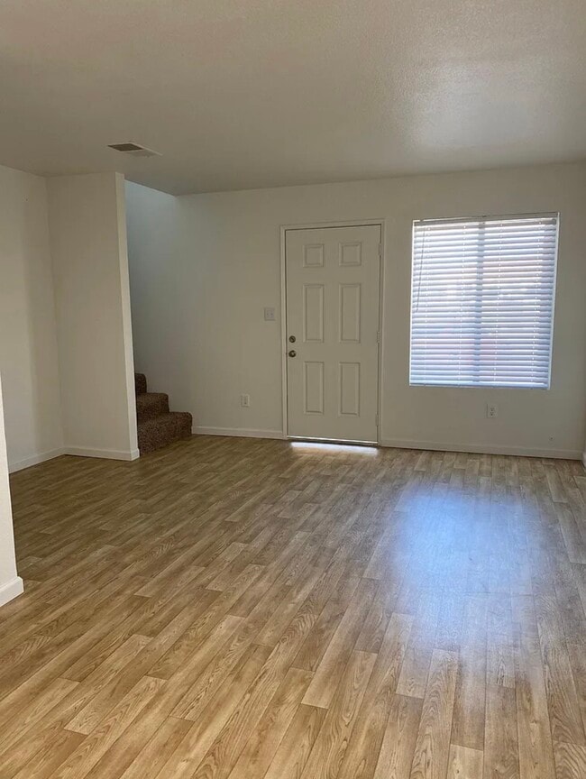 Foto del edificio - 8005 Latham Ct