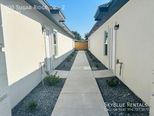 Foto del edificio - 800 Ridge Dr