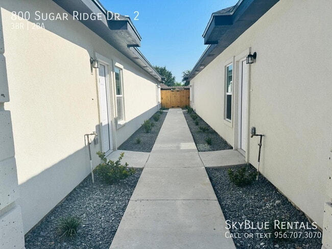 Building Photo - 800 Ridge Dr
