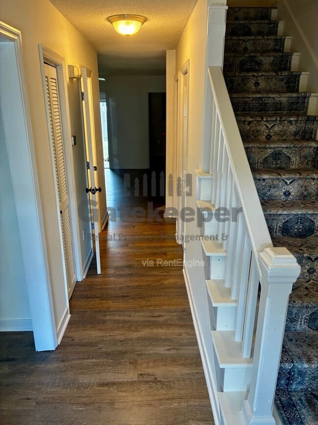 Building Photo - 101 Sandlewood Dr