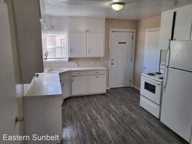Building Photo - 2 br, 1 bath House - 929 West 16th Street