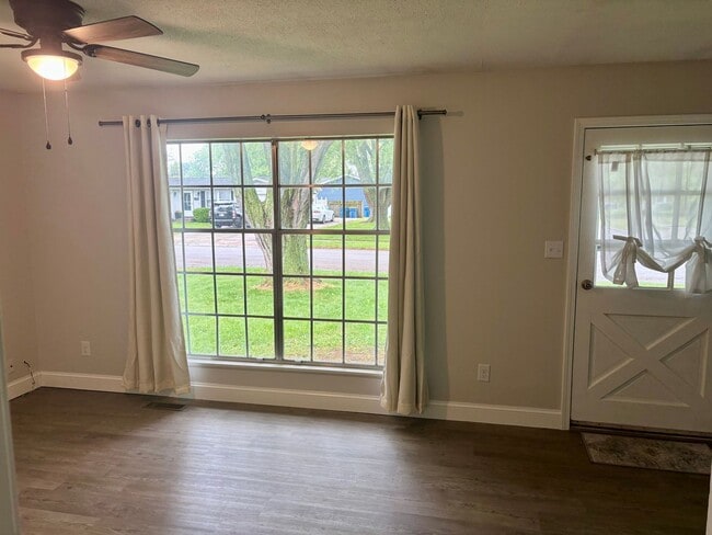 Building Photo - Check Out This 4-Bed/1-Bath House in Bluff...