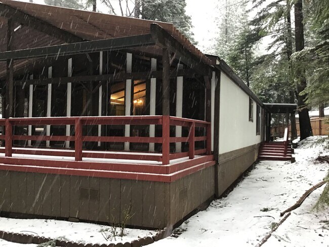 Building Photo - Large spacious 2Bd manufactured home avail...