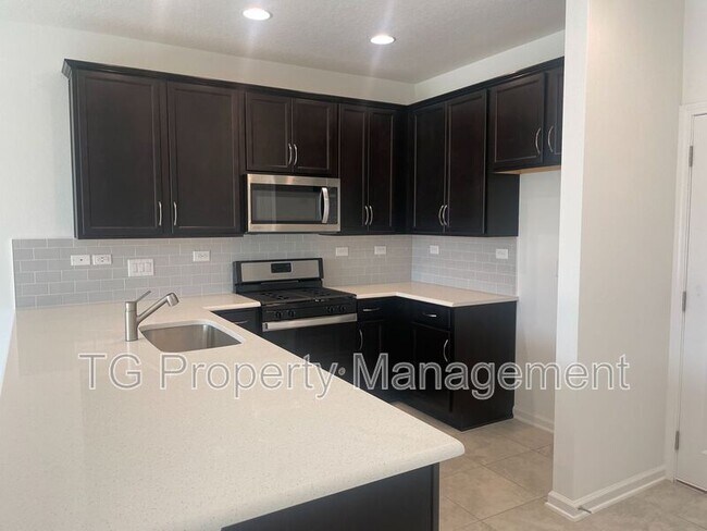 Foto del edificio - 40 Pinebury Ln