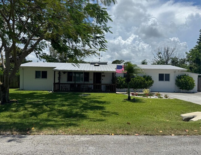 Foto del edificio - 5702 SE Laguna Ave
