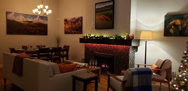 Building Photo - 224 S Marengo Ave