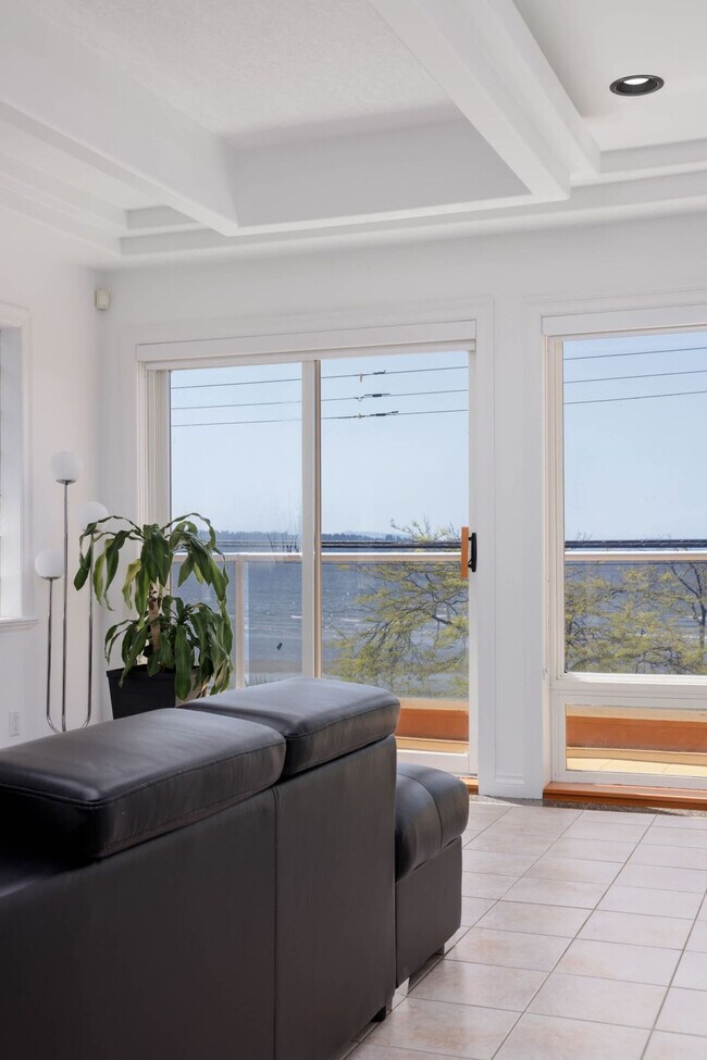 Photo du bâtiment - 15441 Marine Dr