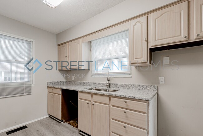 Building Photo - NOW OFFERING HALF OFF THE FIRST FULL MONTH...