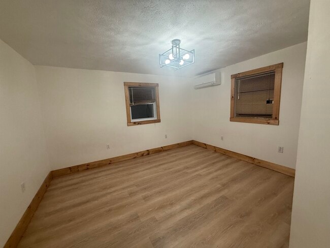 Building Photo - 192 Dorrs Corner Rd