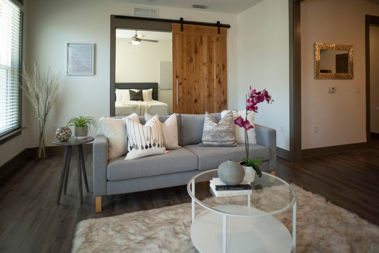 Foto principal - The Central on Orange Lake Apartments in D...