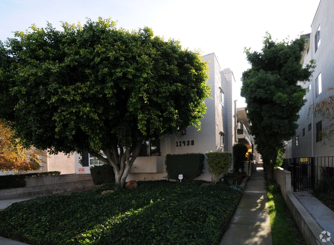 Building Photo - 11938 Mayfield Ave