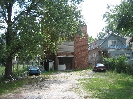 Building Photo - 15540 S Center Ave
