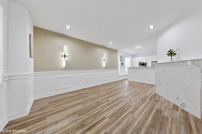 Building Photo - 6630 S Drexel Ave