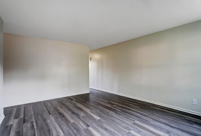 Foto del edificio - 1107 Larch Ln