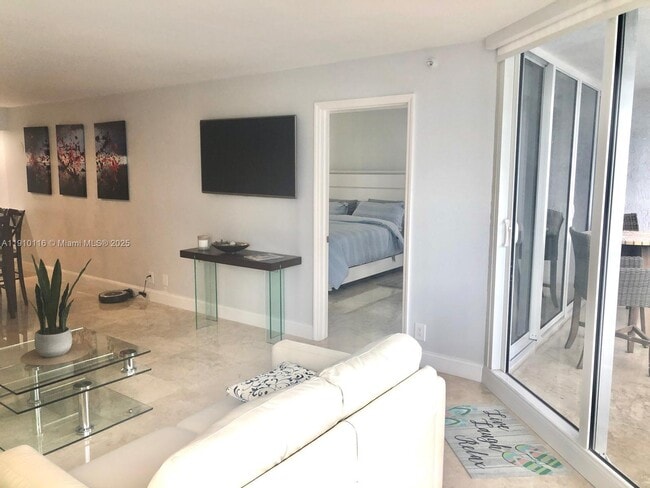 Foto del edificio - 1717 N Bayshore Dr