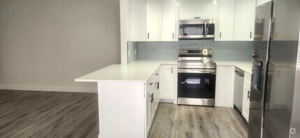 Building Photo - 59 Saxony B
