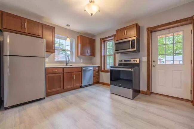 Kitchen - 5871 Loran Ave