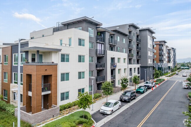 Building Photo - Alexan NoHo West*