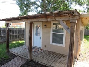 Building Photo - 1320 Linden Dr