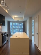 Building Photo - 405 Dundas St W