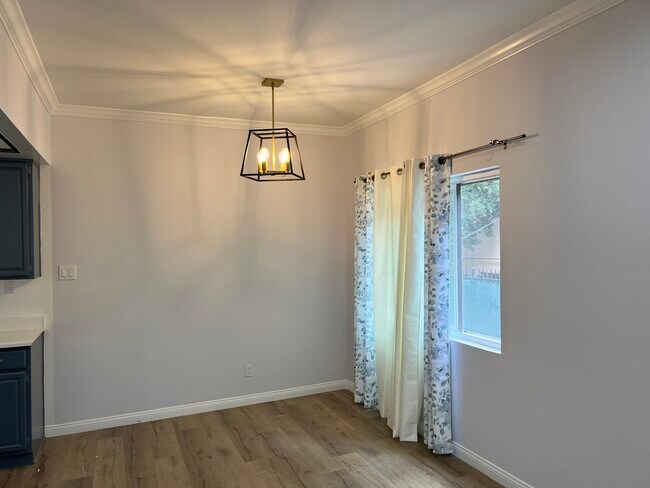 Kitchen/dining area - 14607 Erwin St