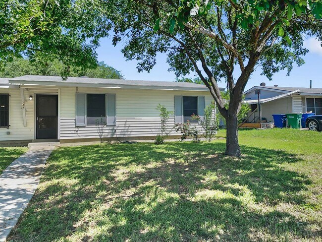 Foto del edificio - Cute 3 bedroom- 1 bath home ready for move...