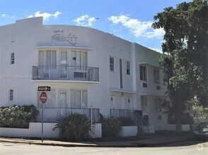 Building Photo - 320 80th St
