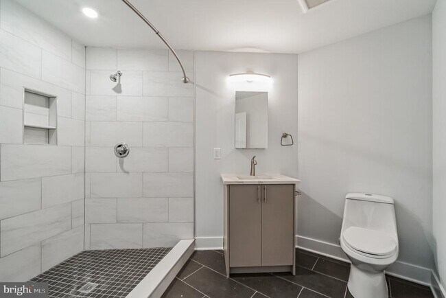 Building Photo - 646 N 32nd St