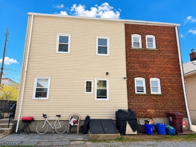 Building Photo - 98 E Centre St