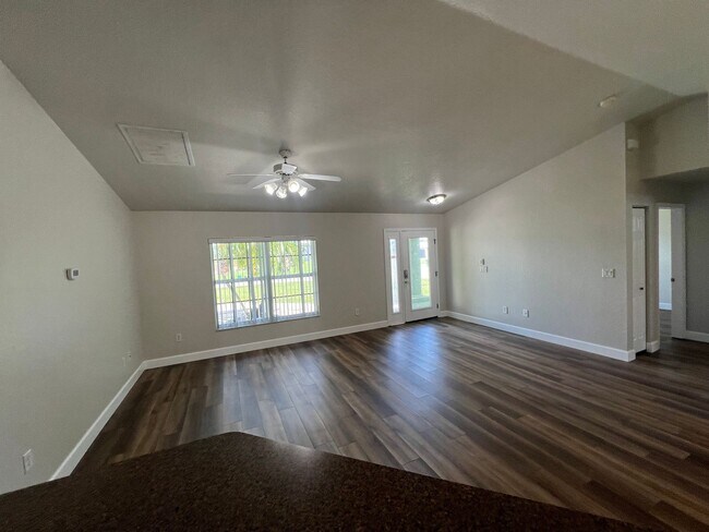 Foto del edificio - ($2,095) * ANNUAL ** Pool ** 3 Bed / 2 Bath - Harbor Heights  ** Single Family Home