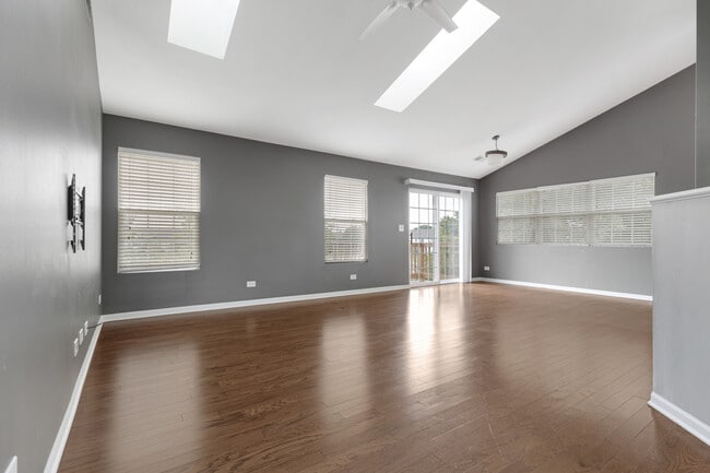 Building Photo - 609 Esla Ct