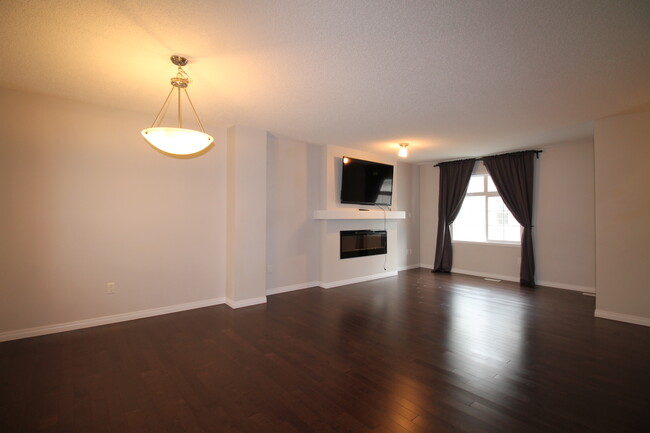 Photo du bâtiment - 9163 Shaw Way SW